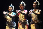 three-odissi-dancers